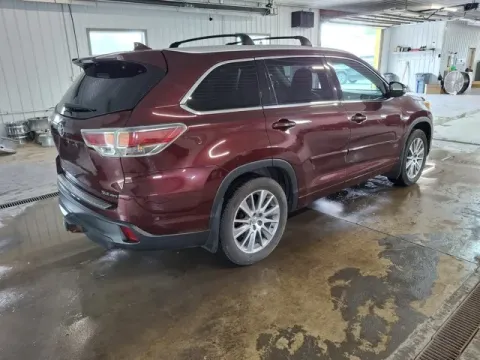 More photos of 2014 Toyota Highlander XLE V6 at Monster Motors - Jackson, MI, MI