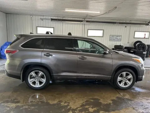 More photos of 2016 Toyota Highlander at Monster Motors - Jackson, MI, MI