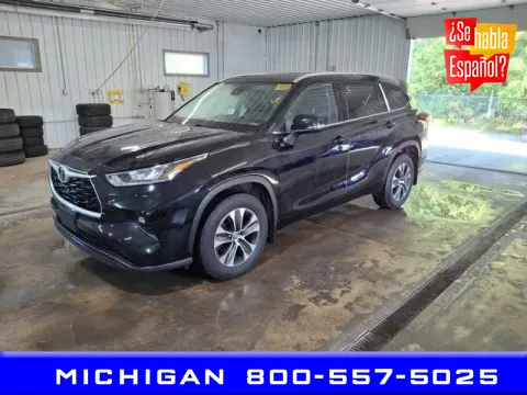 Black 2022 Toyota Highlander XLE for sale in Michigan Center, MI