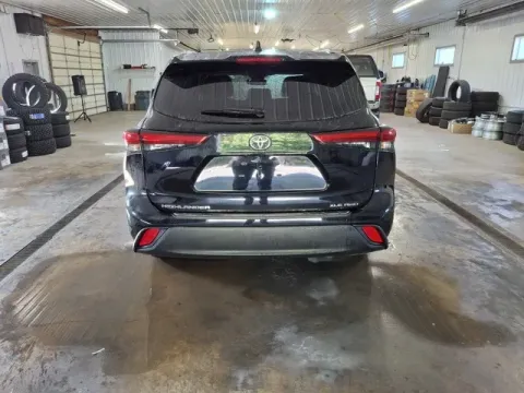 More photos of 2022 Toyota Highlander XLE at Monster Motors - Jackson, MI, MI