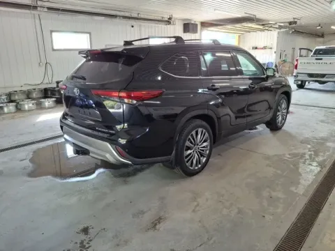 More photos of 2021 Toyota Highlander Platinum at Monster Motors - Jackson, MI, MI