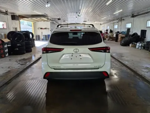 More photos of 2021 Toyota Highlander XLE at Monster Motors - Jackson, MI, MI