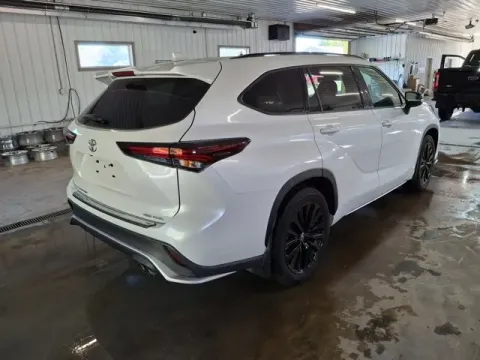 More photos of 2024 Toyota Highlander XSE at Monster Motors - Jackson, MI, MI