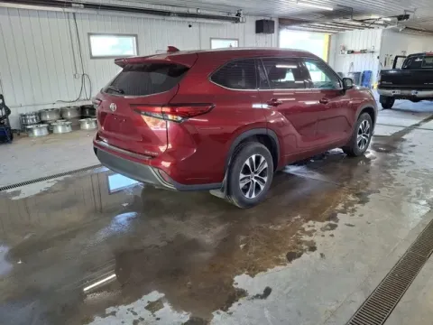 More photos of 2022 Toyota Highlander XLE at Monster Motors - Jackson, MI, MI