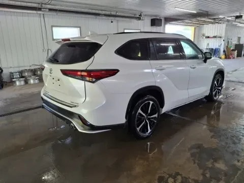 More photos of 2022 Toyota Highlander XSE at Monster Motors - Jackson, MI, MI