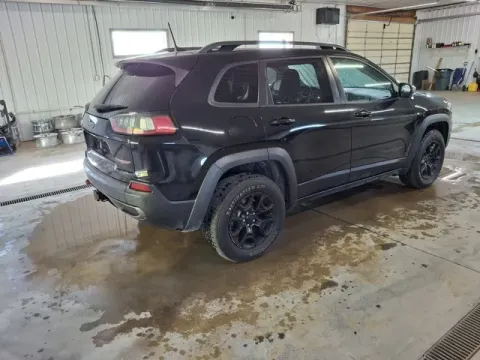 More photos of 2020 Jeep Cherokee Trailhawk at Monster Motors - Jackson, MI, MI