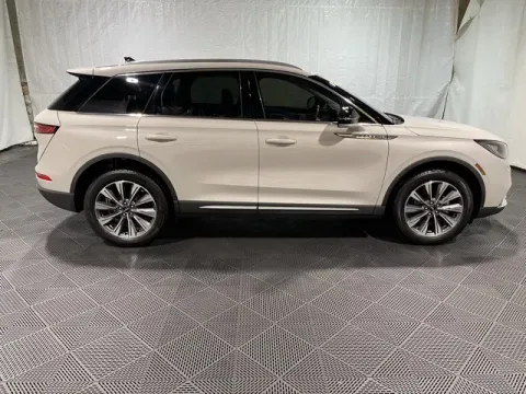 More photos of 2022 Lincoln Corsair Reserve at Monster Motors - Jackson, MI, MI