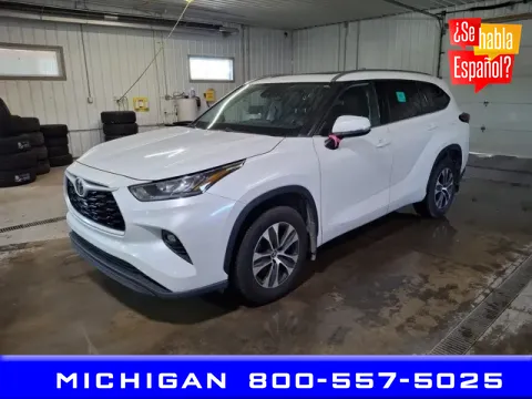 White 2021 Toyota Highlander XLE for sale in Michigan Center, MI