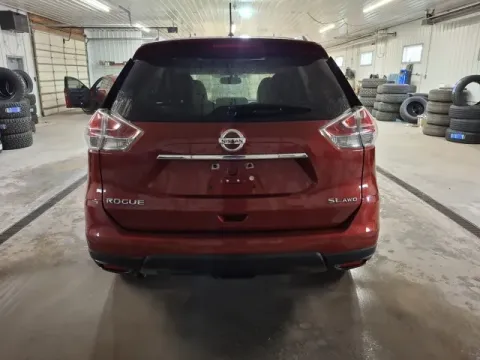 More photos of 2016 Nissan Rogue SL at Monster Motors - Jackson, MI, MI