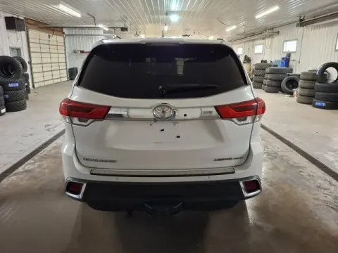 More photos of 2018 Toyota Highlander Limited at Monster Motors - Jackson, MI, MI