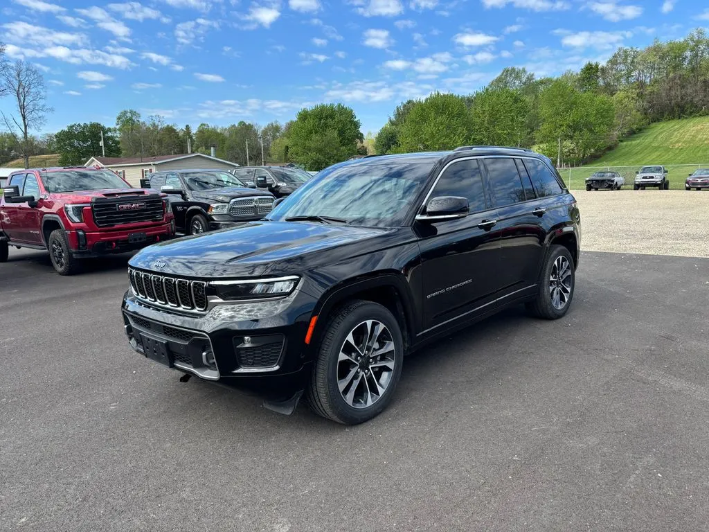 Black 2023 Jeep Grand Cherokee Overland for sale in Crooksville, OH