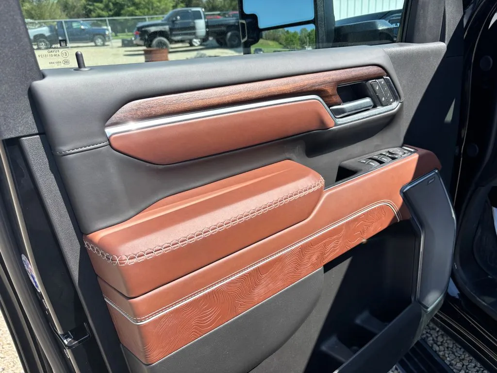 2025 GMC Sierra 2500HD Denali Ultimate - Photo 11