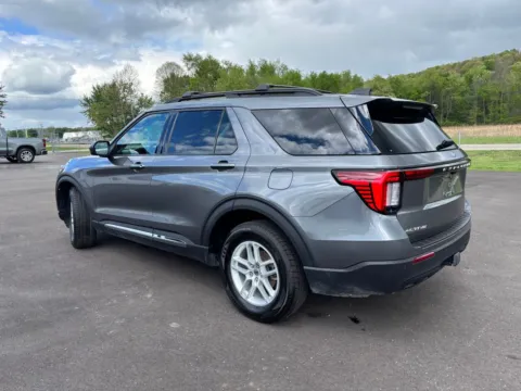 More photos of 2025 Ford Explorer Active at Fahey Imports, OH