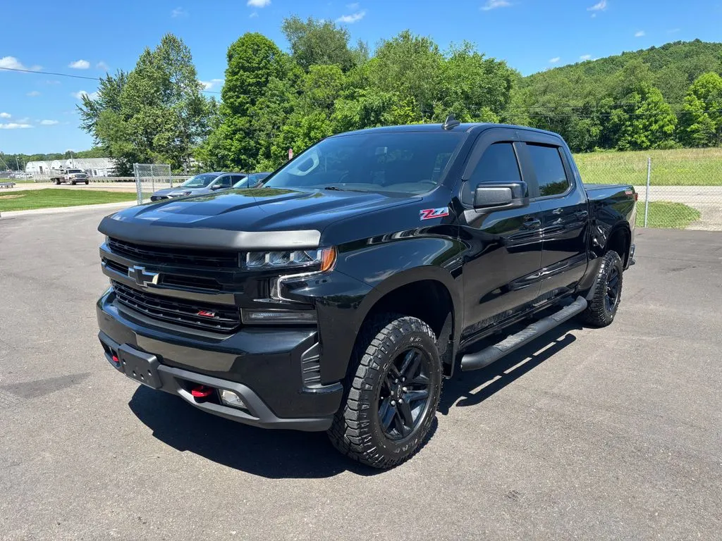 2022 Chevrolet Silverado 1500 LT Trail Boss 4WD Crew Cab Short Box's photo