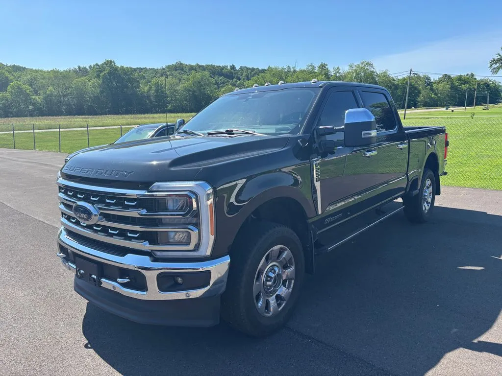 2023 Ford F-250 Lariat 4x4 Crew Cab 160 in's photo