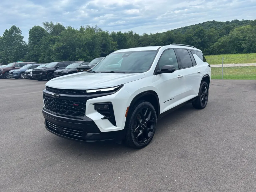 White 2024 Chevrolet Traverse RS for sale in Crooksville, OH