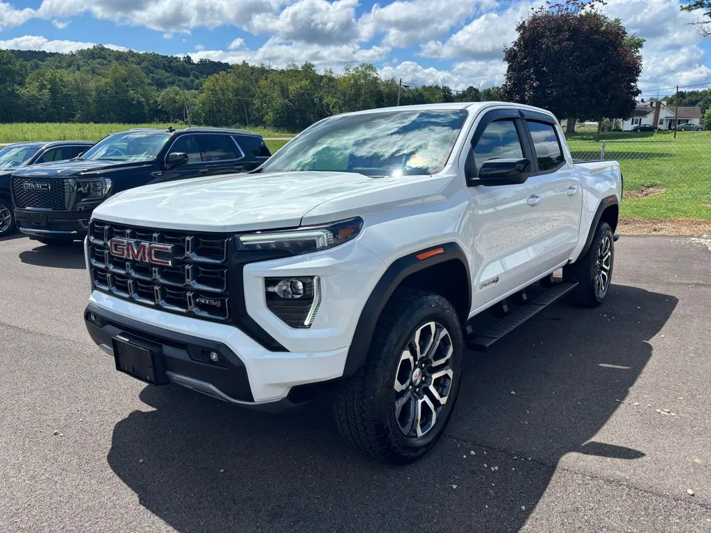 White 2024 GMC Canyon AT4 for sale in Crooksville, OH