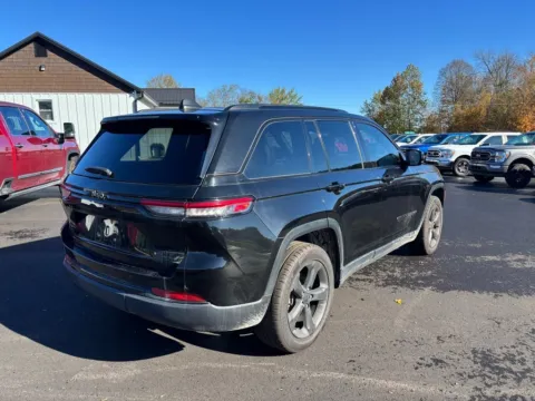 More photos of 2022 Jeep Grand Cherokee Altitude at Fahey Imports, OH