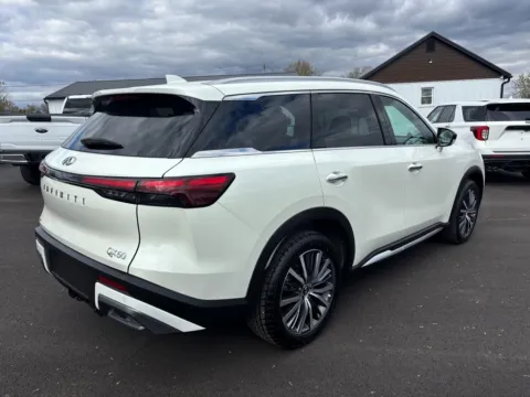 More photos of 2024 INFINITI QX60 Sensory at Fahey Imports, OH