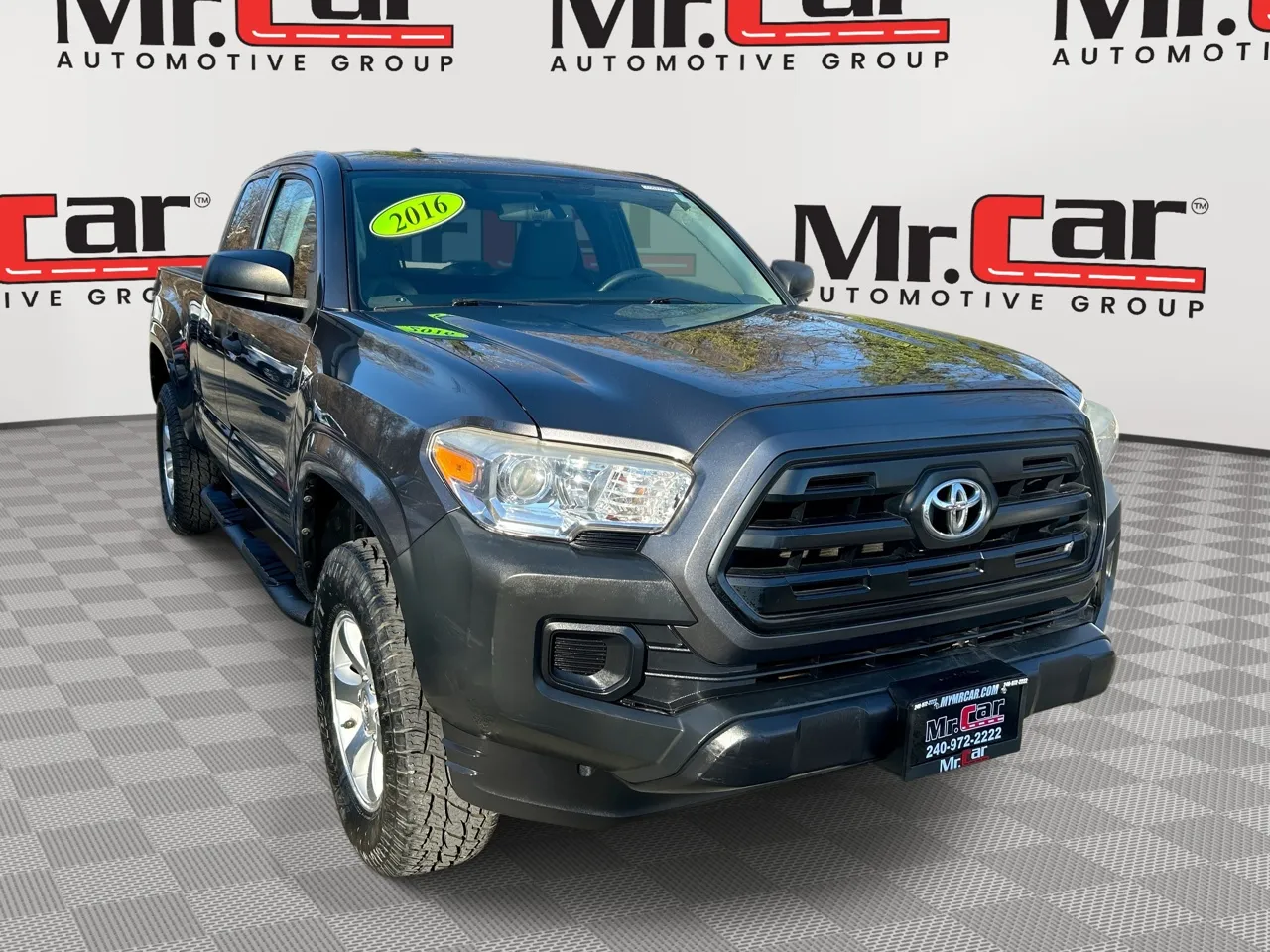 2016 Toyota Tacoma SR's photo