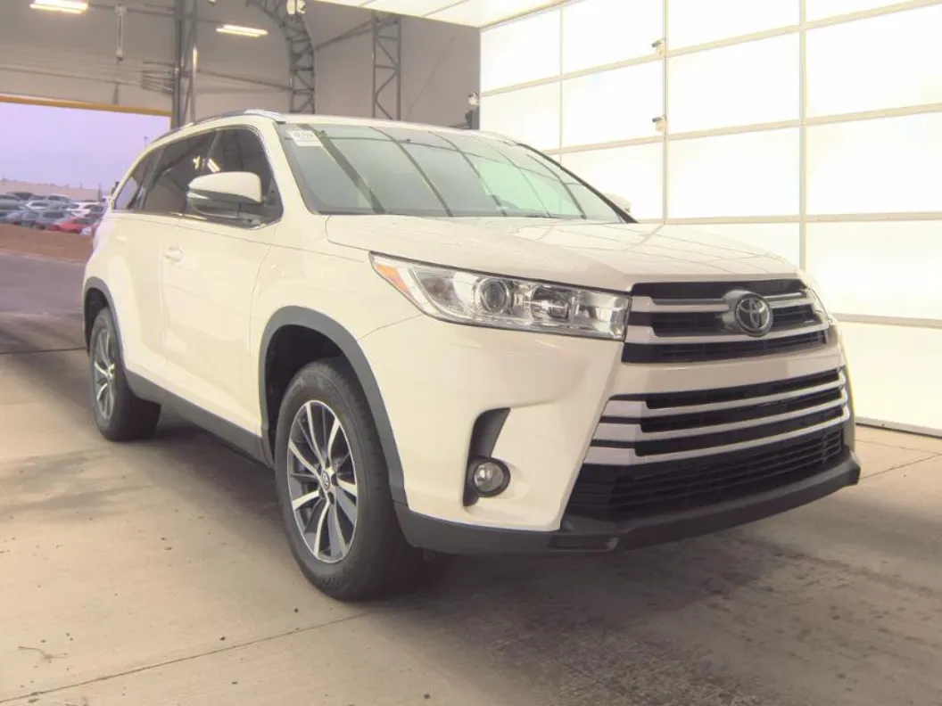 White 2019 TOYOTA HIGHLANDER XLE for sale in Brentwood, MD
