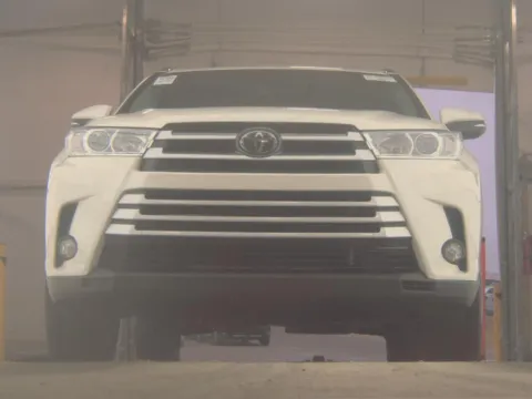 Photos of 2019 TOYOTA HIGHLANDER XLE for sale in Brentwood, MD at Mr. Car of Brentwood