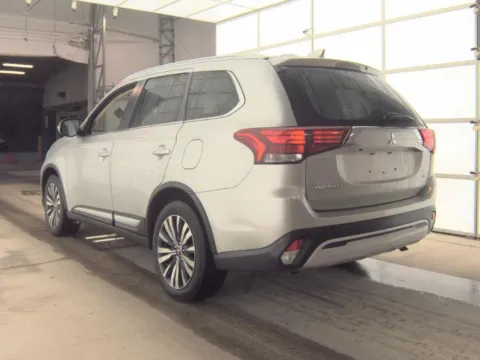 More photos of 2020 MITSUBISHI OUTLANDER SEL at Mr. Car of Brentwood, MD