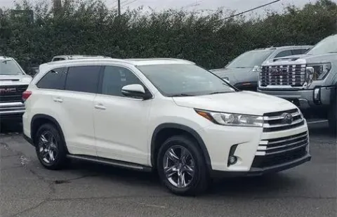 White 2019 TOYOTA HIGHLANDER LE for sale in Brentwood, MD