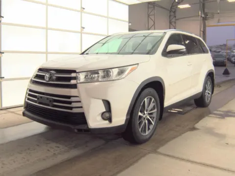 White 2019 TOYOTA HIGHLANDER XLE for sale in Brentwood, MD