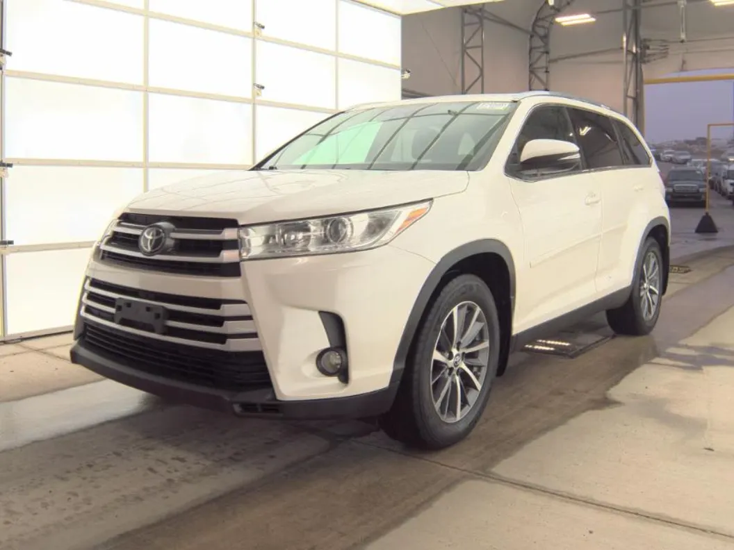 White 2019 TOYOTA HIGHLANDER XLE for sale in Brentwood, MD