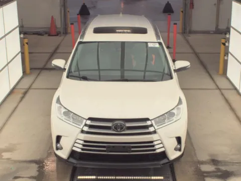 Photos of 2019 TOYOTA HIGHLANDER XLE for sale in Brentwood, MD at Mr. Car of Brentwood