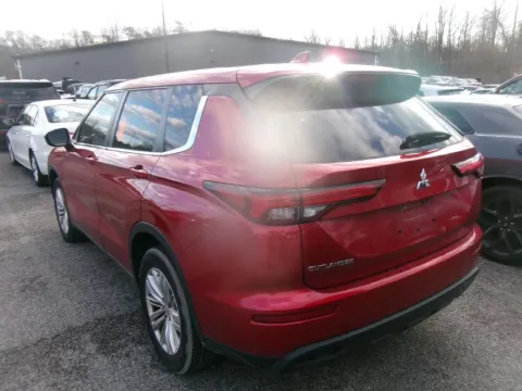 More photos of 2022 MITSUBISHI OUTLANDER ES at Mr. Car of Brentwood, MD