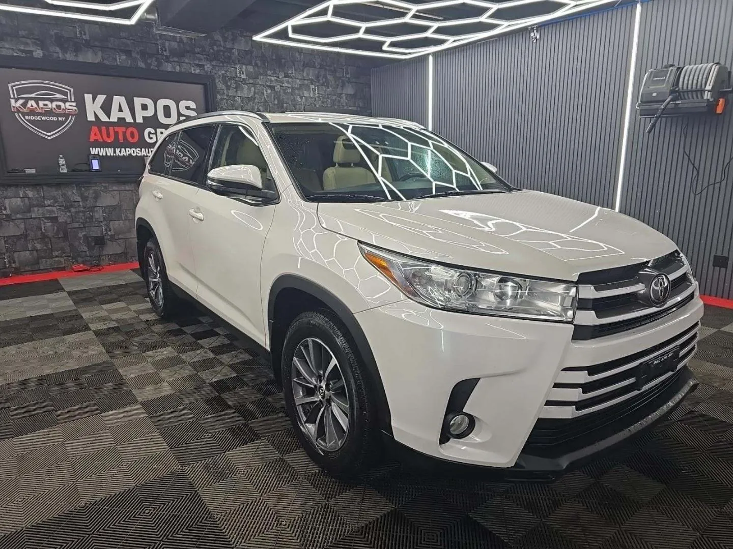 White 2019 TOYOTA HIGHLANDER SE/XLE for sale in Brentwood, MD