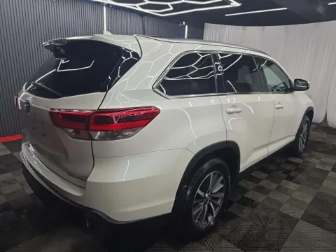 Photos of 2019 TOYOTA HIGHLANDER SE/XLE for sale in Brentwood, MD at Mr. Car of Brentwood