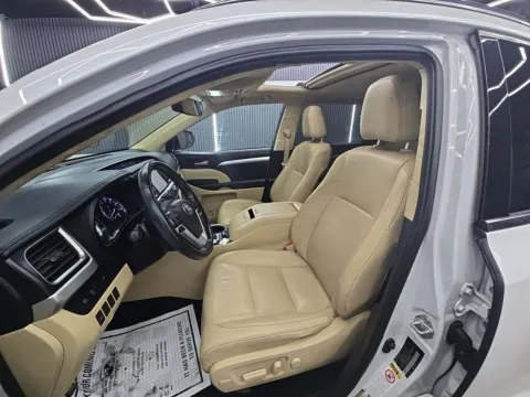 More photos of 2019 TOYOTA HIGHLANDER SE/XLE at Mr. Car of Brentwood, MD