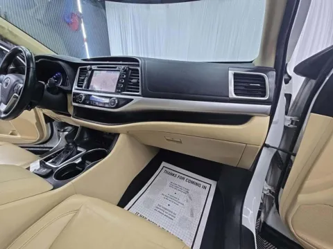 More photos of 2019 TOYOTA HIGHLANDER SE/XLE at Mr. Car of Brentwood, MD