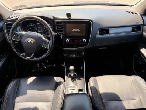 More photos of 2020 MITSUBISHI OUTLANDER SEL W/ 4WD & LEATHER at Mr. Car of Brentwood, MD