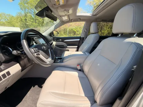 Photos of 2019 TOYOTA HIGHLANDER XLE W/ AWD & LEATHER for sale in Brentwood, MD at Mr. Car of Brentwood