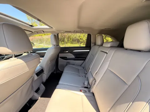 Another view of 2019 TOYOTA HIGHLANDER XLE W/ AWD & LEATHER for sale in Brentwood, MD at Mr. Car of Brentwood