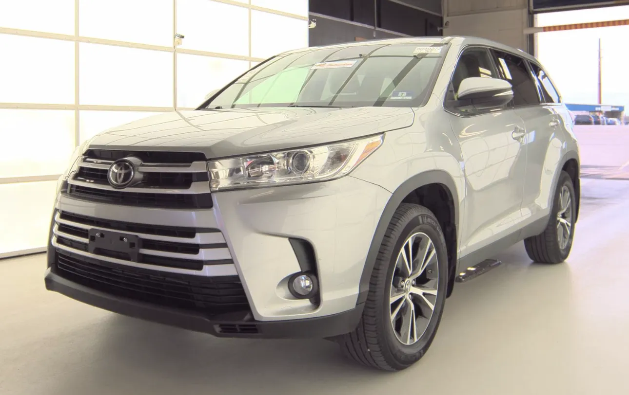 Silver 2019 TOYOTA HIGHLANDER LE PLUS AWD for sale in Brentwood, MD
