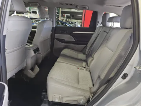 Another view of 2019 TOYOTA HIGHLANDER LE PLUS AWD for sale in Brentwood, MD at Mr. Car of Brentwood