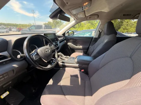 Photos of 2021 TOYOTA HIGHLANDER LE for sale in Brentwood, MD at Mr. Car of Brentwood