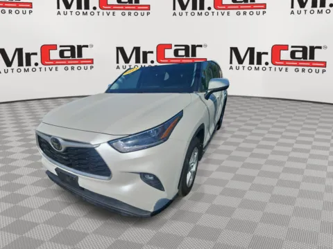 More photos of 2021 TOYOTA HIGHLANDER LE at Mr. Car of Brentwood, MD