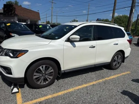 White 2017 NISSAN PATHFINDER SV for sale in Brentwood, MD