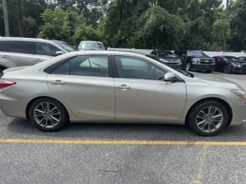 Red 2016 TOYOTA CAMRY SE for sale in Brentwood, MD