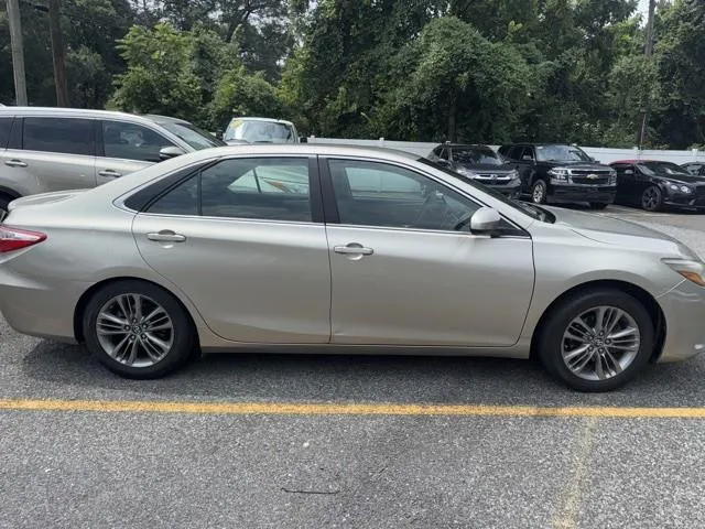 2016 TOYOTA CAMRY SE