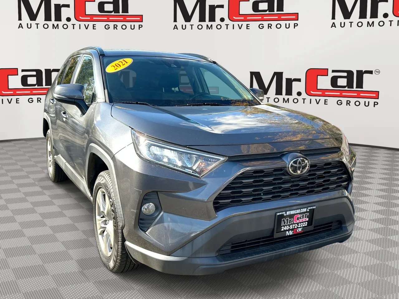 2021 Toyota RAV4 XLE's photo