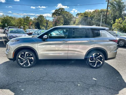 More photos of 2024 MITSUBISHI OUTLANDER SE at Mr. Car of Brentwood, MD