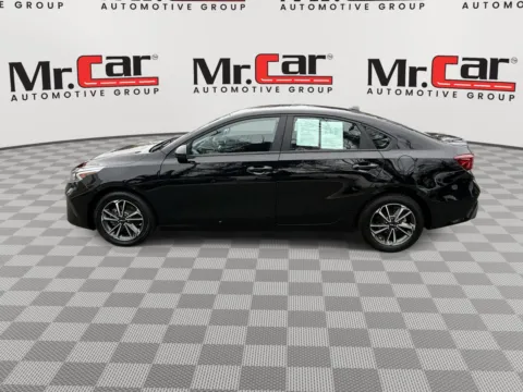 More photos of 2023 KIA FORTE LXS at Mr. Car of Gaithersburg, MD