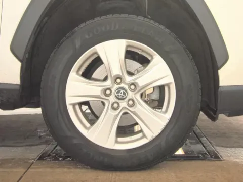 More photos of 2020 TOYOTA RAV4 HYBRID LE at Mr. Car of Gaithersburg, MD